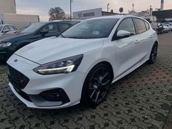 Weiß Gebraucht 2021 Ford Focus ST Limousine | 20.298 € (Guter Preis)