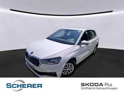 Weiß Gebraucht 2023 Skoda Fabia Selection Limousine | 16.900 € (Guter Preis)