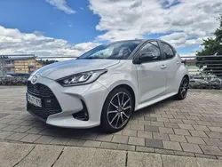 Dynamic grey silber metallic, dach schwarz Gebraucht 2022 Toyota Yaris Hybrid Sport Limousine | 19.990 € (Etwas zu teuer)