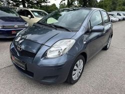 Grau Gebraucht 2009 Toyota Yaris Cool Limousine | 3.990 € (Fairer Preis)