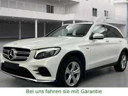 Weiß Gebraucht 2017 Mercedes GLC250 AMG line SUV | 22.500 € (Fairer Preis)