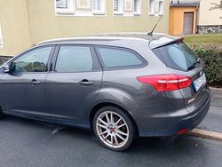 Grau Gebraucht 2015 Ford Focus Business Edition Kombi | 5.488 € (Guter Preis)