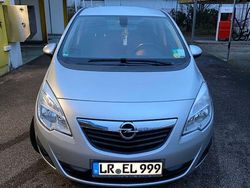 Grau Gebraucht 2011 Opel Meriva Selection Van / Kleinbus | 4.700 € (Fairer Preis)