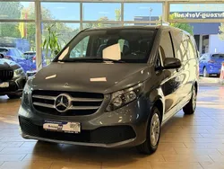 Grau Gebraucht 2021 Mercedes V220 Van / Kleinbus | 33.000 € (Superpreis)