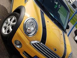Gelb Gebraucht 2007 Mini Cooper Kleinwagen | 3.000 €