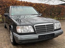 Schwarz Gebraucht 1993 Mercedes E200 Limousine | 1.890 €