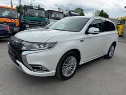 Weiß Gebraucht 2021 Mitsubishi Outlander P-HEV Top SUV | 20.825 € (Guter Preis)
