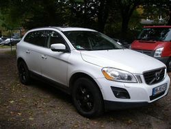 Weiß Gebraucht 2009 Volvo XC60 Summum SUV | 8.500 € (Fairer Preis)