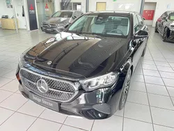 Schwarz obsidianschwarz Gebraucht 2024 Mercedes E200 Avantgarde Limousine | 45.790 € (Superpreis)