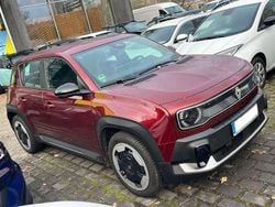 Karmesinrot metallic Gebraucht 2025 Renault 4 E-Tech Evolution SUV | 29.398 € (Superpreis)