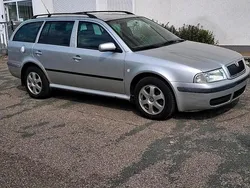 Silber Gebraucht 2003 Skoda Octavia Kombi | 700 € (Fairer Preis)