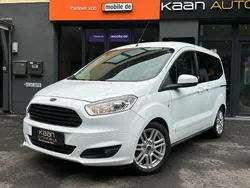 Weiß Gebraucht 2015 Ford Tourneo Courier Trend Van / Kleinbus | 5.900 € (Teuer)
