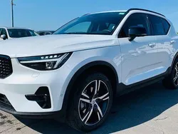 Weiß Gebraucht 2024 Volvo XC40 Plus SUV | 38.490 € (Fairer Preis)