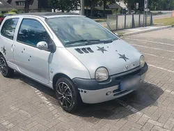 Silber Gebraucht 2008 Renault Twingo Kleinwagen | 1.950 €