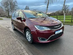 Rot Gebraucht 2017 Chrysler Pacifica Touring SUV | 19.999 € (Etwas zu teuer)