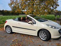 Beige Gebraucht 2007 Peugeot 207 CC Cabrio | 3.200 €