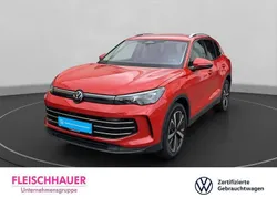 Rot Gebraucht 2024 VW Tiguan Elegance SUV | 50.990 € (Superpreis)