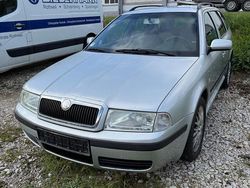 Silber Gebraucht 2003 Skoda Octavia Elegance Kombi | 950 € (Guter Preis)