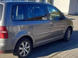 Grau Gebraucht 2009 VW Touran Van / Kleinbus | 5.200 € (Fairer Preis)