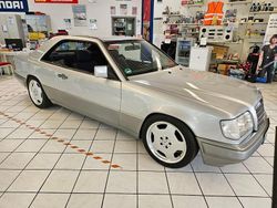 Silber Gebraucht 1993 Mercedes 220 Coupé | 15.650 €