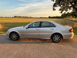 Grau Gebraucht 2006 Mercedes E220 Limousine | 2.990 €