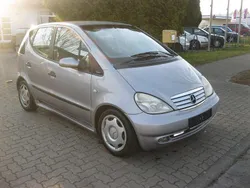 Grau Gebraucht 2000 Mercedes A160 Avantgarde Limousine | 700 € (Superpreis)