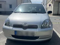 Silber Gebraucht 2002 Toyota Yaris Kleinwagen | 1.800 € (Teuer)