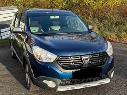 Blau Gebraucht 2019 Dacia Lodgy Stepway Van / Kleinbus | 11.900 € (Fairer Preis)