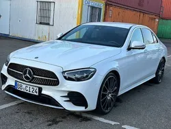 Weiß Gebraucht 2022 Mercedes E220 AMG Limousine | 43.900 €