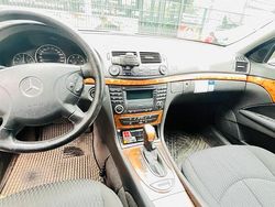 Andere farben Gebraucht 2005 Mercedes E220 Limousine | 900 €