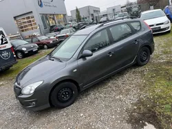 Grau Gebraucht 2011 Hyundai i30 Style Kombi | 2.390 € (Fairer Preis)