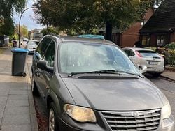 Grau Gebraucht 2004 Chrysler Voyager Van / Kleinbus | 3.000 € (Teuer)