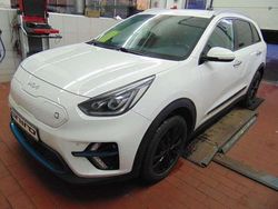 (ud) schneeweiß Gebraucht 2022 Kia e-Niro Spirit SUV | 19.490 € (Fairer Preis)