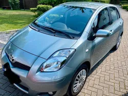 Grau Gebraucht 2011 Toyota Yaris Kleinwagen | 6.500 € (Teuer)