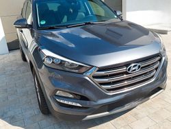 Grau Gebraucht 2017 Hyundai Tucson Premium SUV | 16.400 € (Fairer Preis)