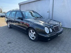 Schwarz Gebraucht 2002 Mercedes E280 Avantgarde Kombi | 1.800 € (Etwas zu teuer)
