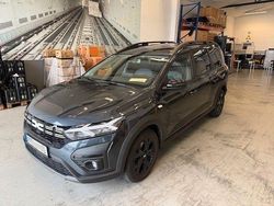 Grau Gebraucht 2023 Dacia Jogger Extreme Van / Kleinbus | 15.950 € (Guter Preis)