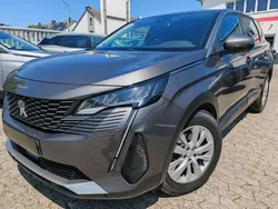 Grau Gebraucht 2021 Peugeot 5008 Van / Kleinbus | 15.589 € (Fairer Preis)