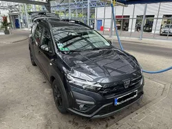 Grau Gebraucht 2022 Dacia Jogger Extreme Van / Kleinbus | 16.590 € (Guter Preis)