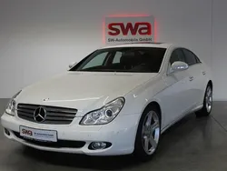 Weiß Gebraucht 2007 Mercedes CLS350 Limousine | 17.900 €