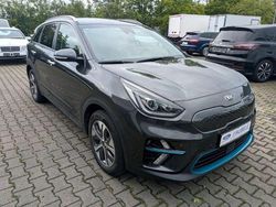 Grau Gebraucht 2021 Kia e-Niro 2 SUV | 20.490 € (Fairer Preis)