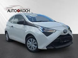 Weiß Gebraucht 2021 Toyota Aygo Business Edition Kleinwagen | 11.289 € (Fairer Preis)