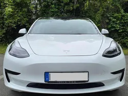 Weiß Gebraucht 2021 Tesla Model 3 Standard Range Plus Limousine | 24.300 € (Guter Preis)