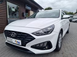 Weiß Gebraucht 2021 Hyundai i30 Trend Limousine | 14.990 € (Guter Preis)