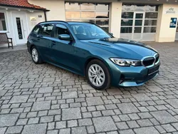 Blau Gebraucht 2021 BMW 330 Advantage Kombi | 24.300 € (Guter Preis)