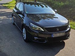 Grau Gebraucht 2019 Peugeot 308 Style Limousine | 15.490 € (Teuer)