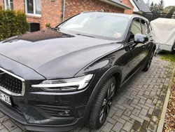 Grau Gebraucht 2020 Volvo V60 CC Kombi | 32.950 € (Etwas zu teuer)