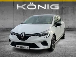Weiß Gebraucht 2023 Renault Clio V Equilibre Limousine | 12.990 € (Guter Preis)