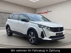 Lack weiss perlglänzend/metallic (metallic) Gebraucht 2023 Peugeot 5008 GT Van / Kleinbus | 26.900 € (Fairer Preis)
