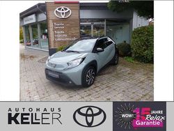 Urban khaki / night sky black Gebraucht 2024 Toyota Aygo Basis Kleinwagen | 17.480 € (Etwas zu teuer)